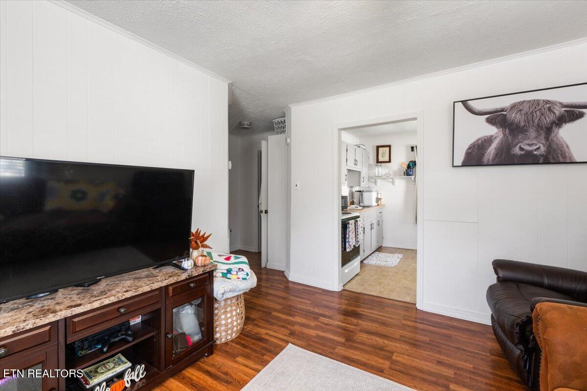 411 E Chestnut St, LaFollette