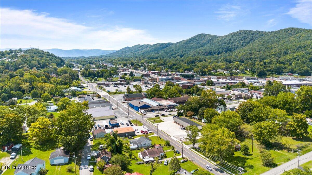 411 E Chestnut St, LaFollette