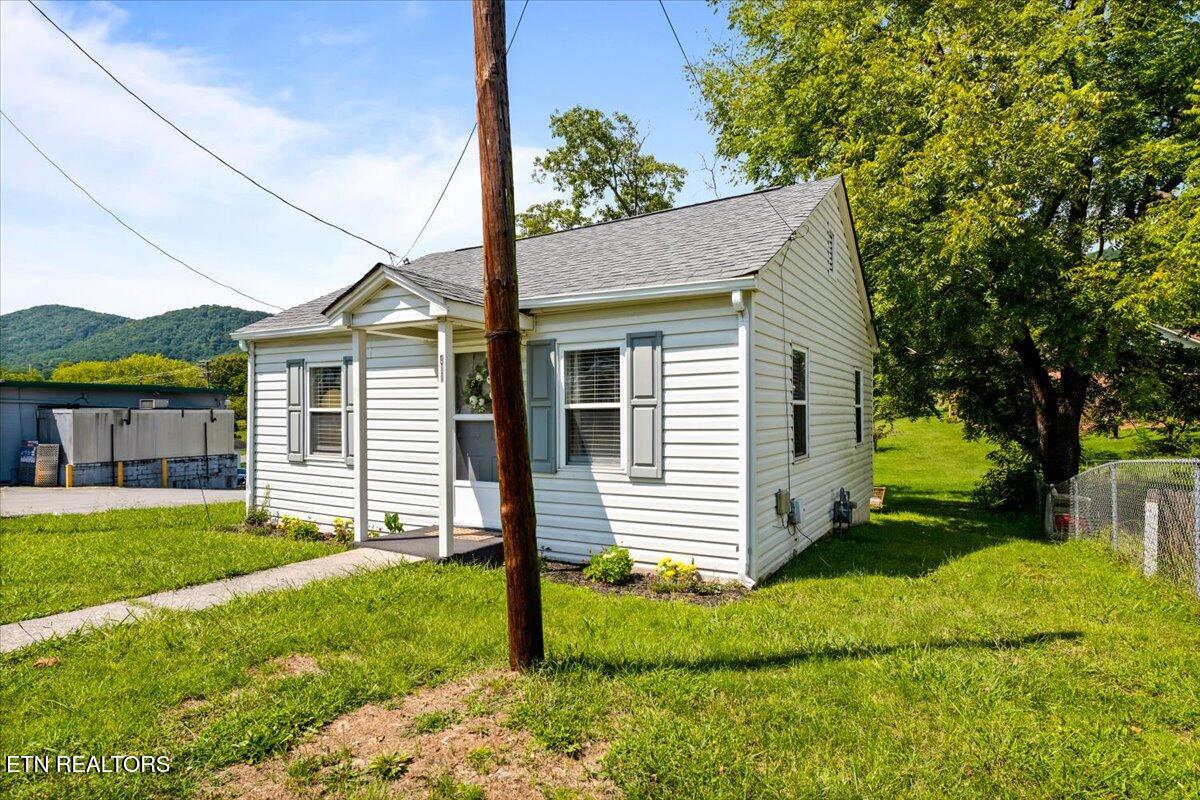 411 E Chestnut St, LaFollette