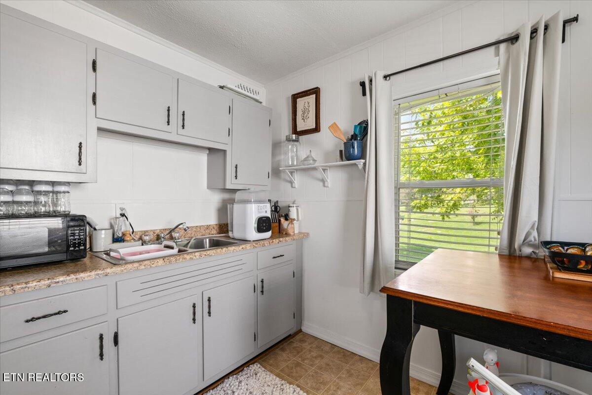 411 E Chestnut St, LaFollette