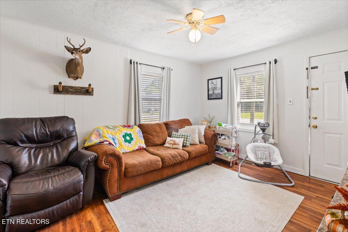 411 E Chestnut St, LaFollette