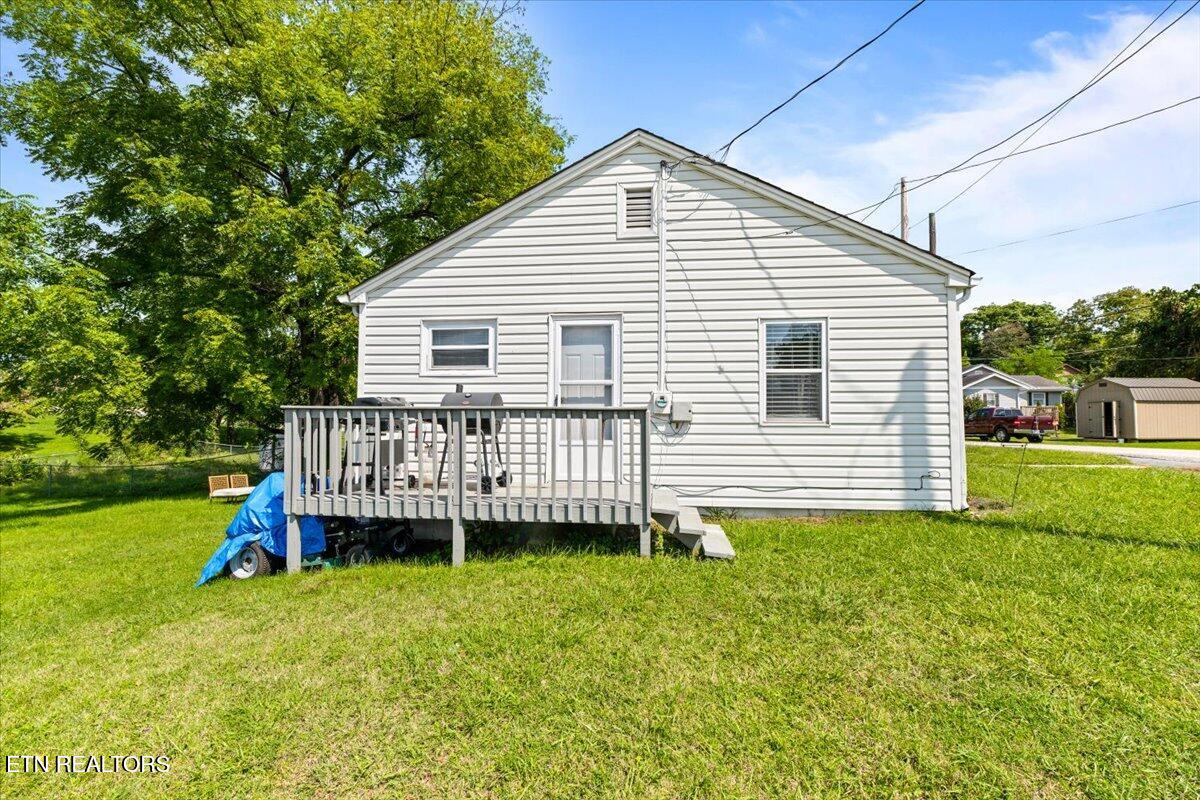 411 E Chestnut St, LaFollette