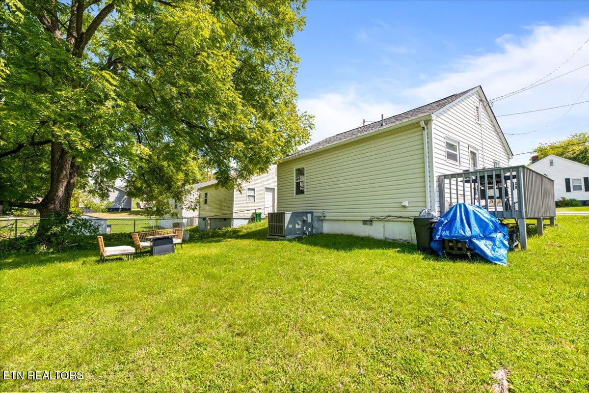 411 E Chestnut St, LaFollette