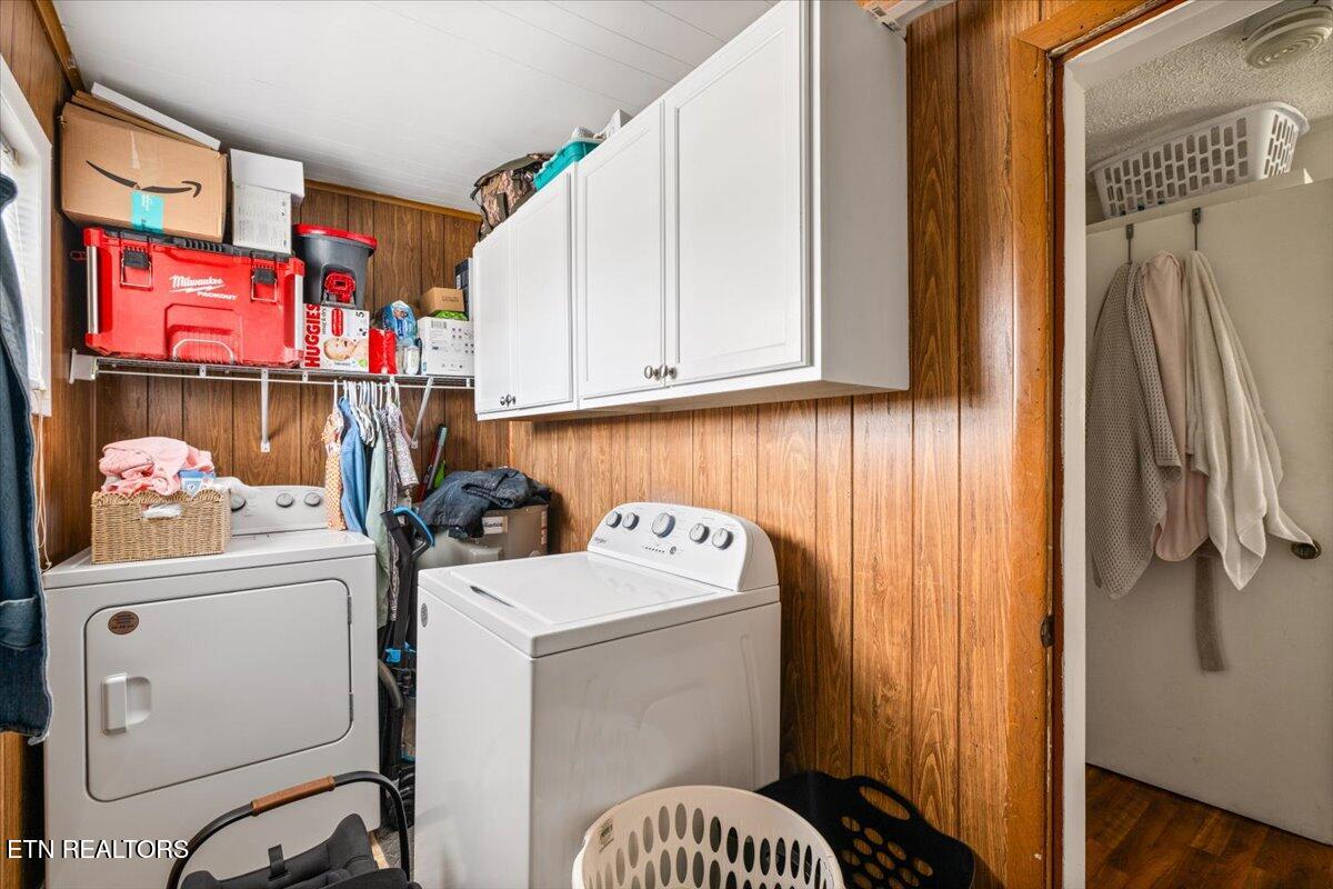 411 E Chestnut St, LaFollette