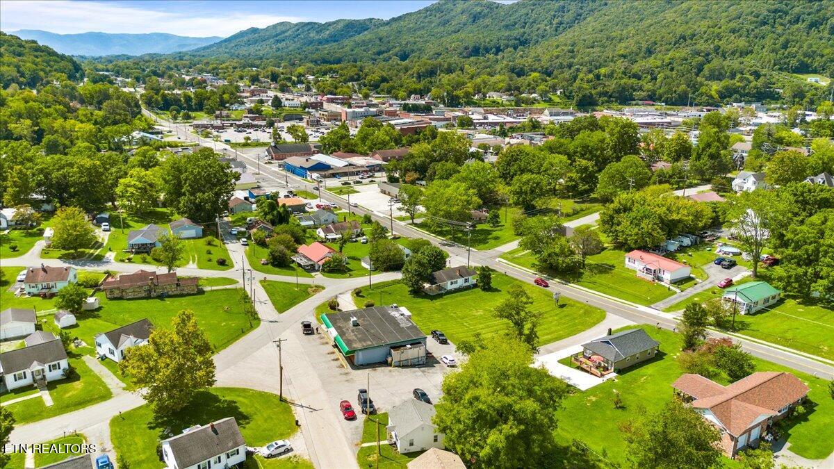 411 E Chestnut St, LaFollette