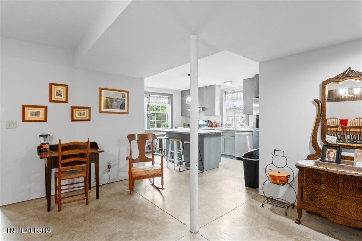 286 Lewis White Lane, LaFollette