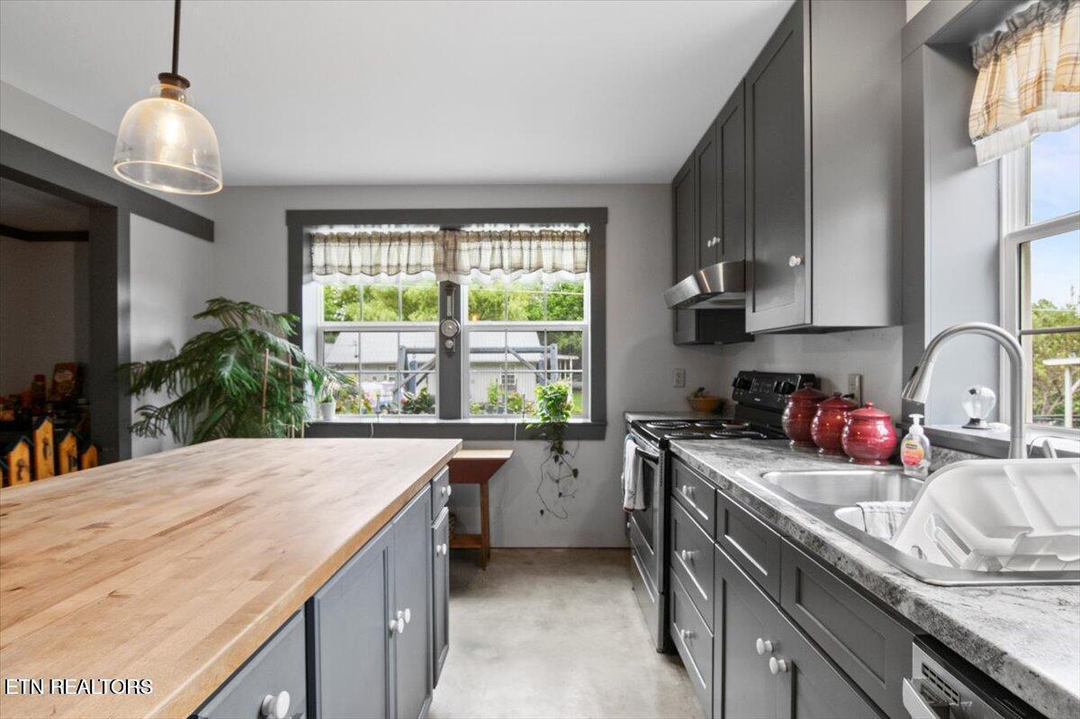 286 Lewis White Lane, LaFollette