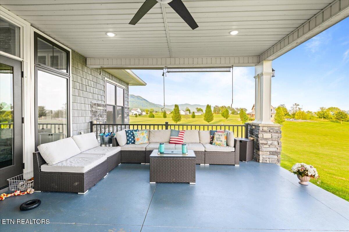 1126 Cross Valley Rd, LaFollette