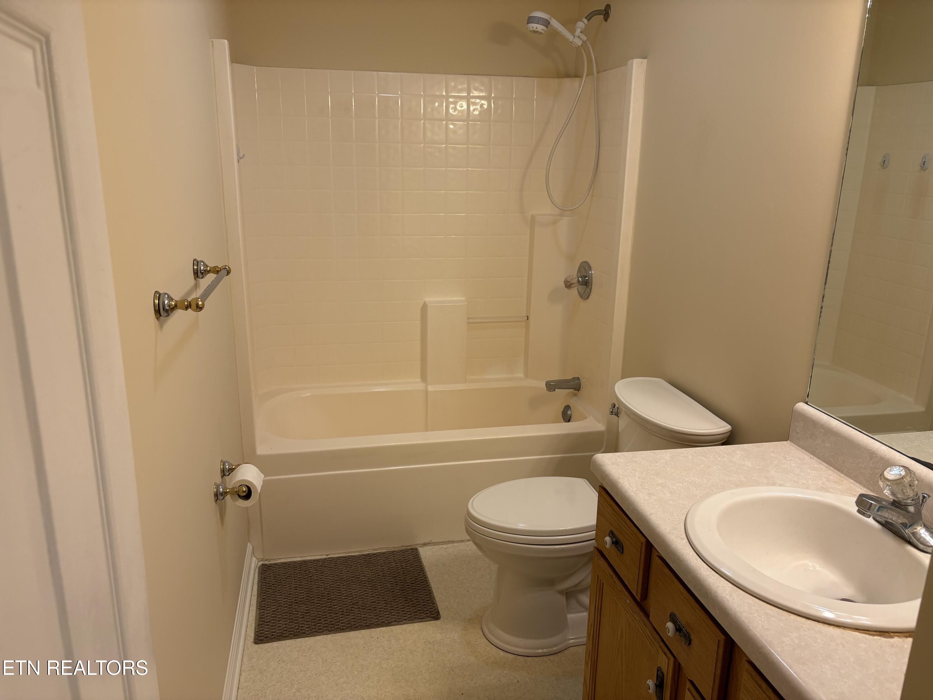 232 Country Run Circle, 3