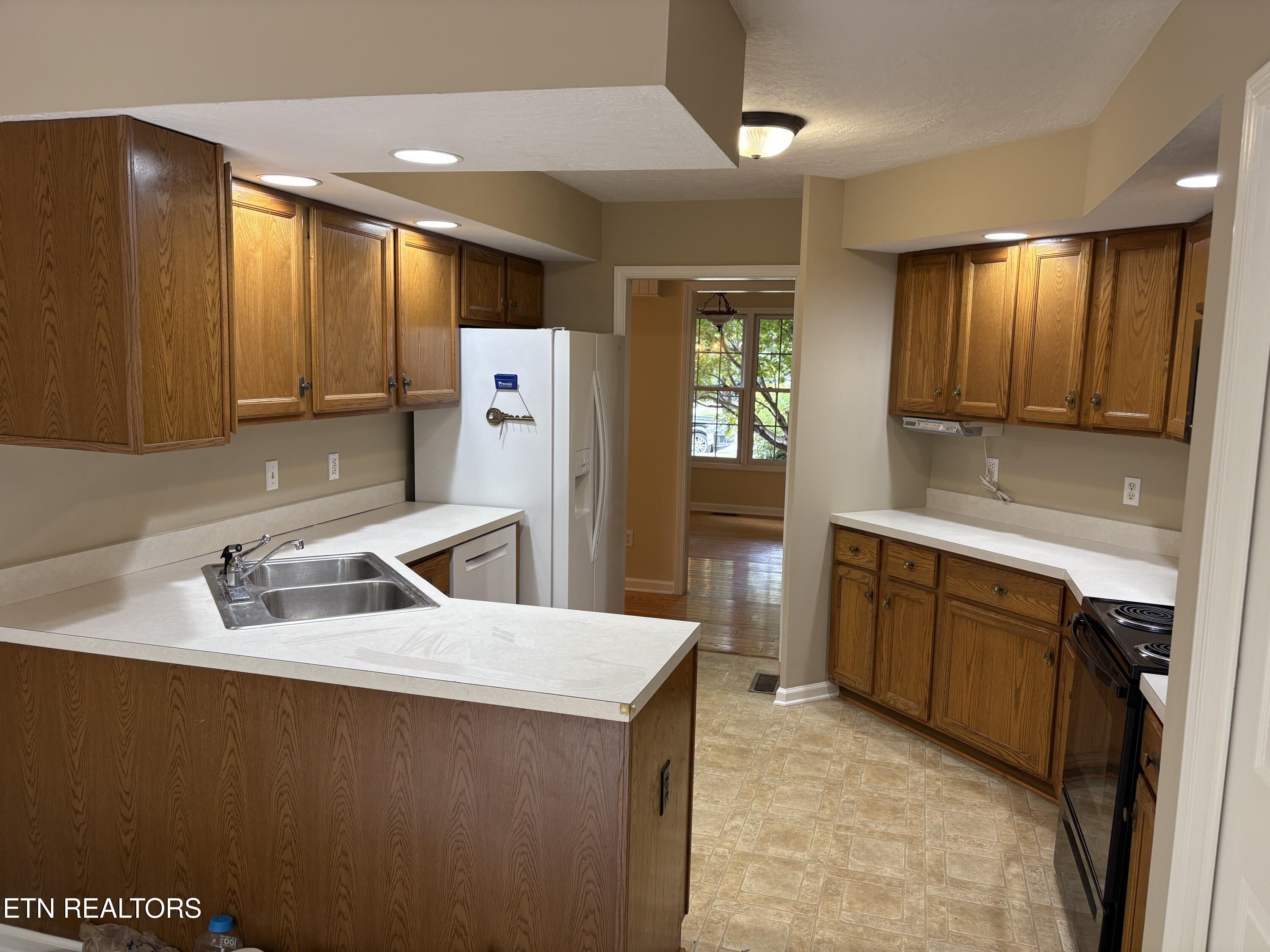 232 Country Run Circle, 3