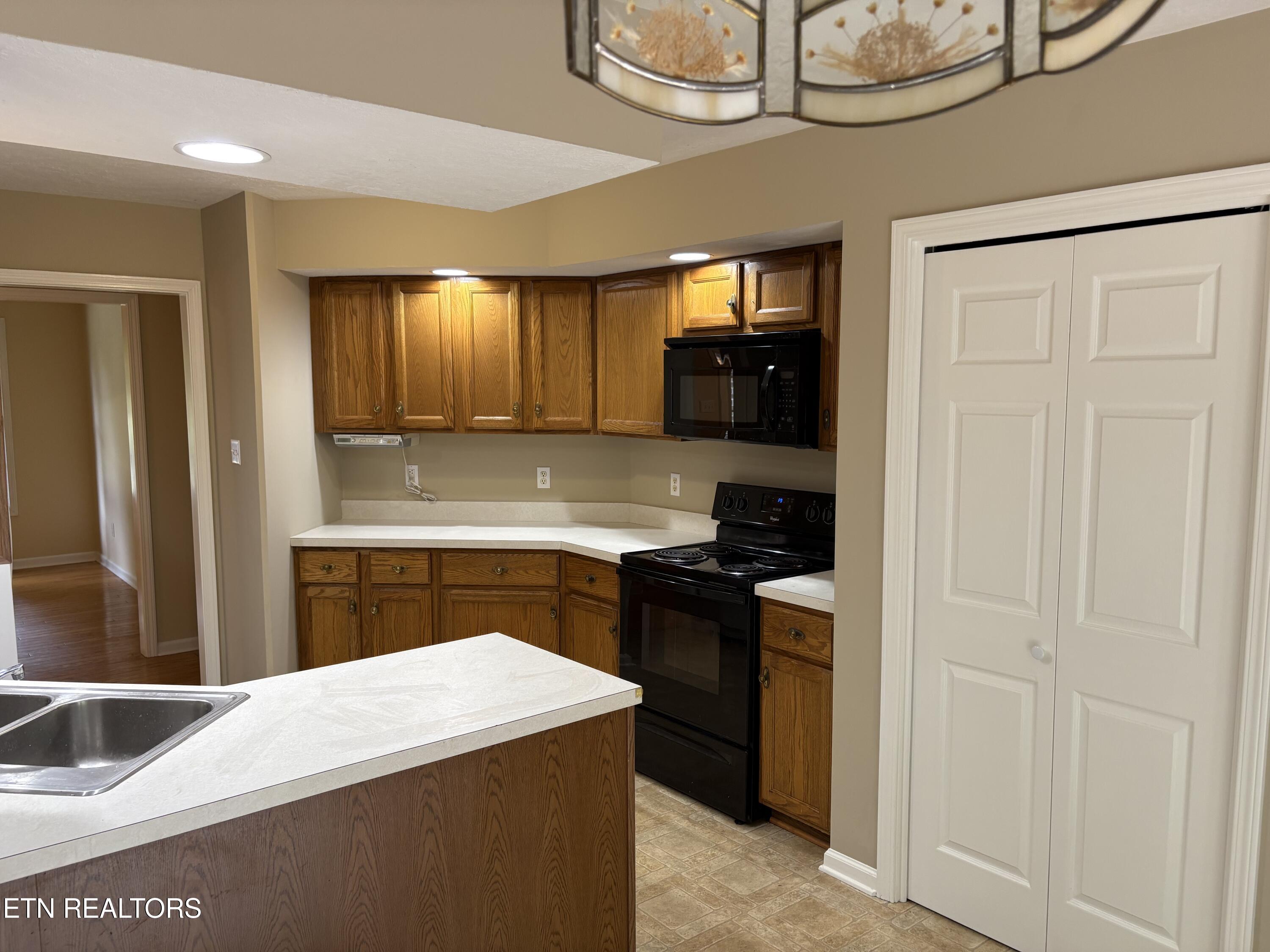 232 Country Run Circle, 3