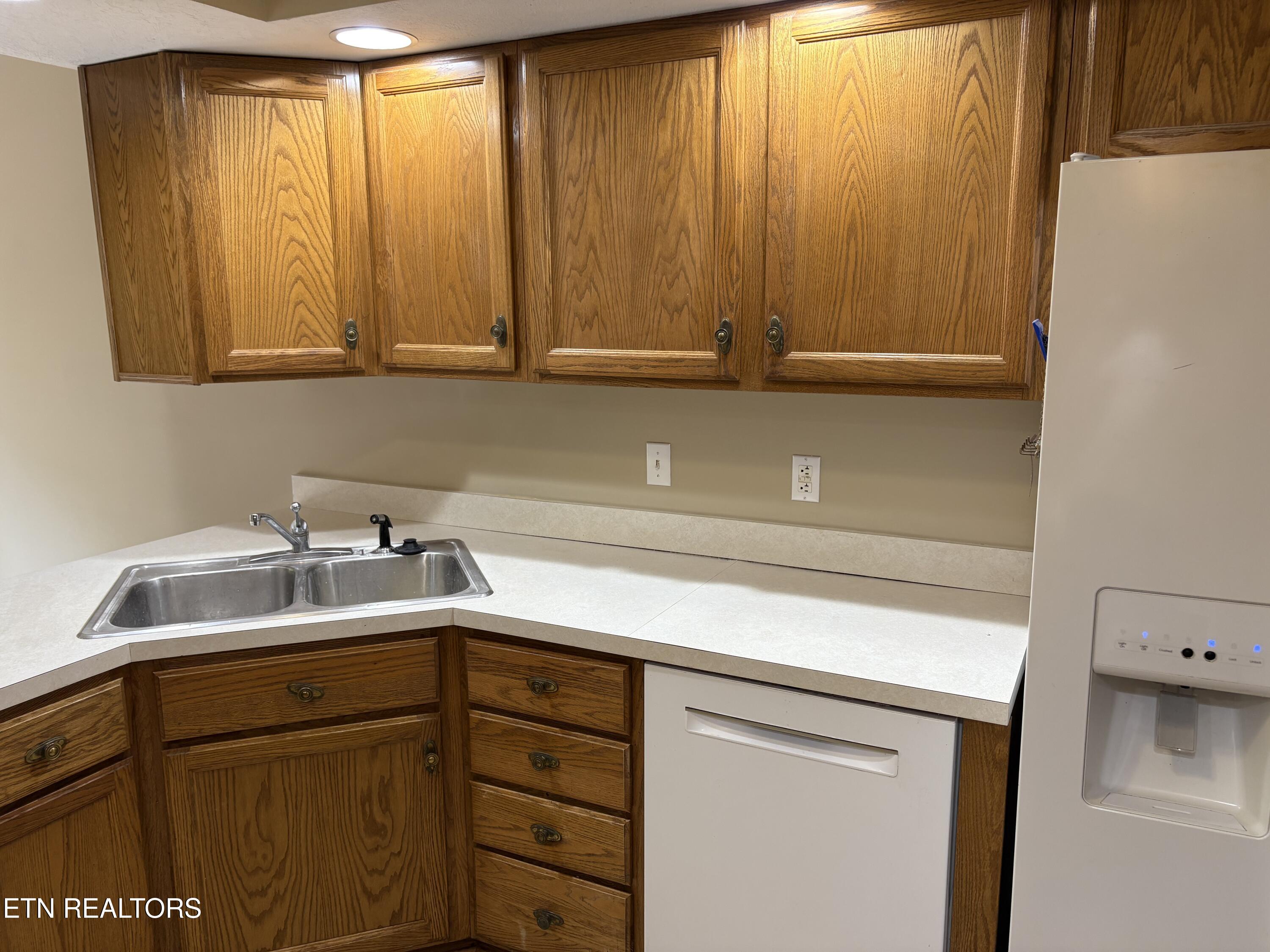 232 Country Run Circle, 3