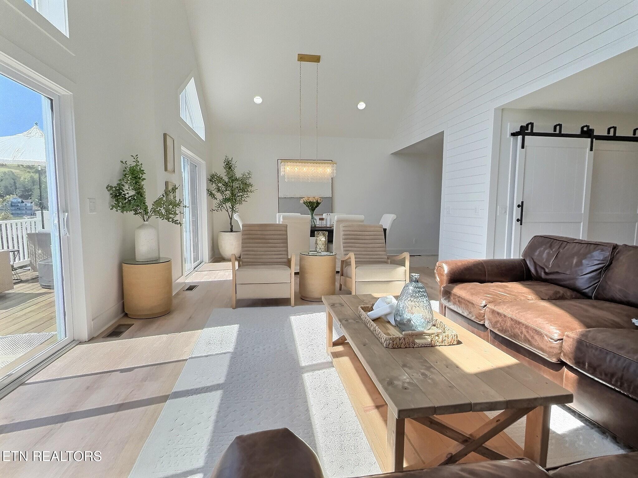 117 W Deer Hill Village Lane, LaFollette