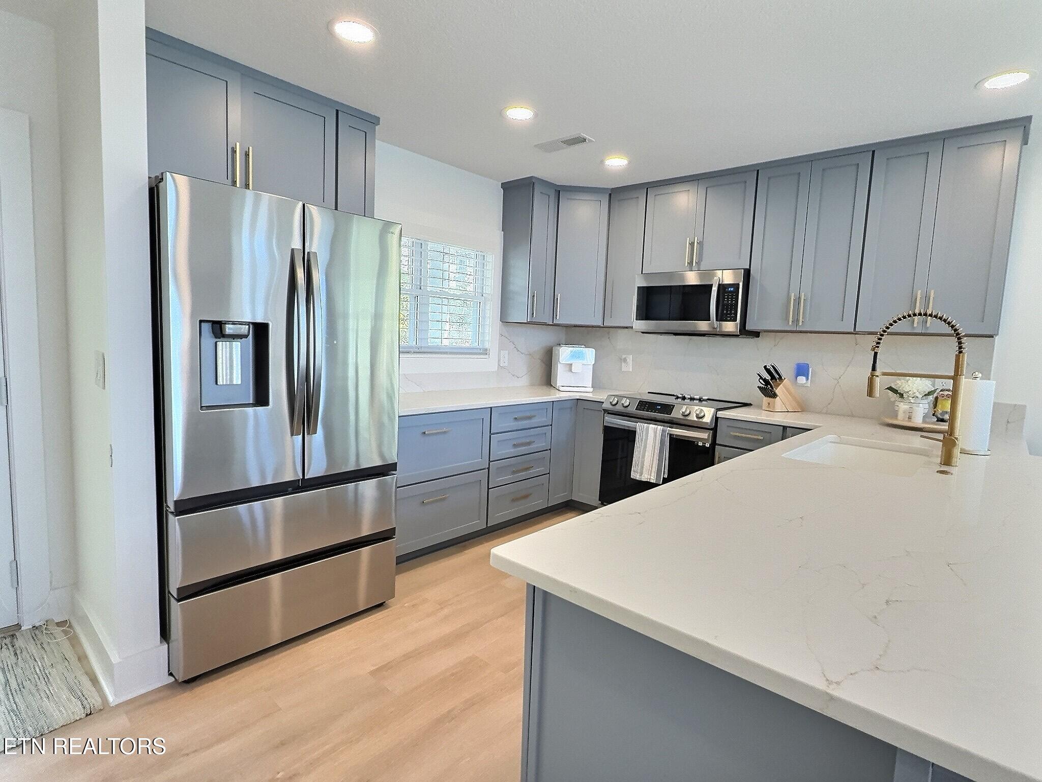 117 W Deer Hill Village Lane, LaFollette