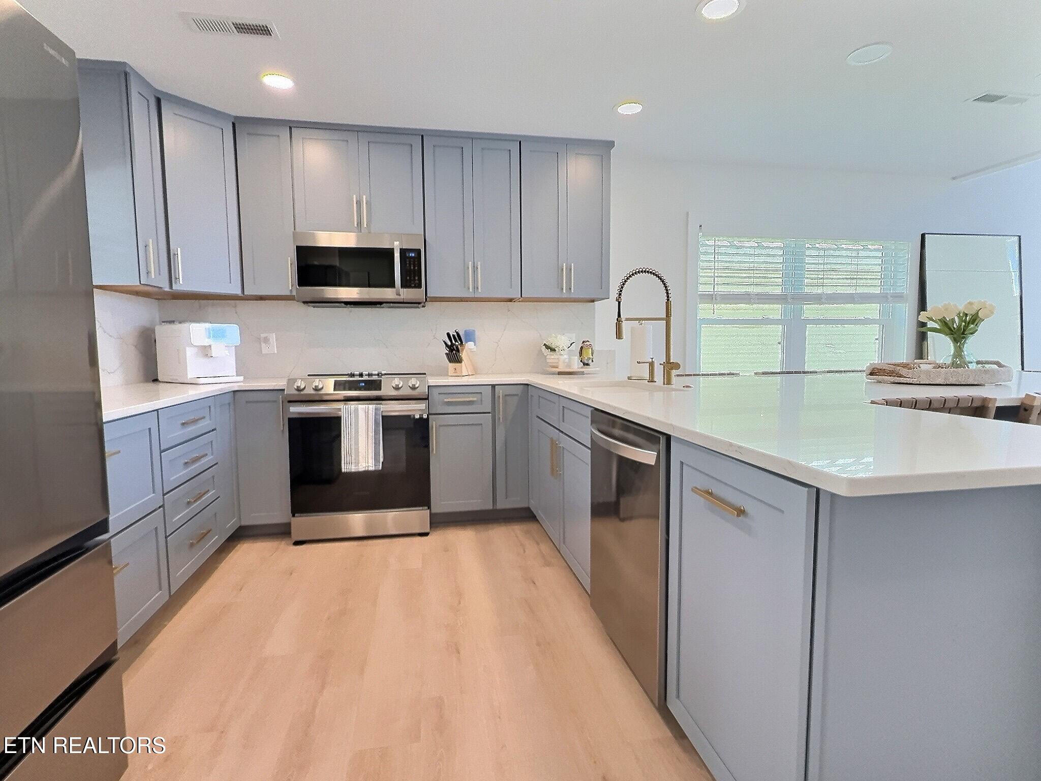 117 W Deer Hill Village Lane, LaFollette