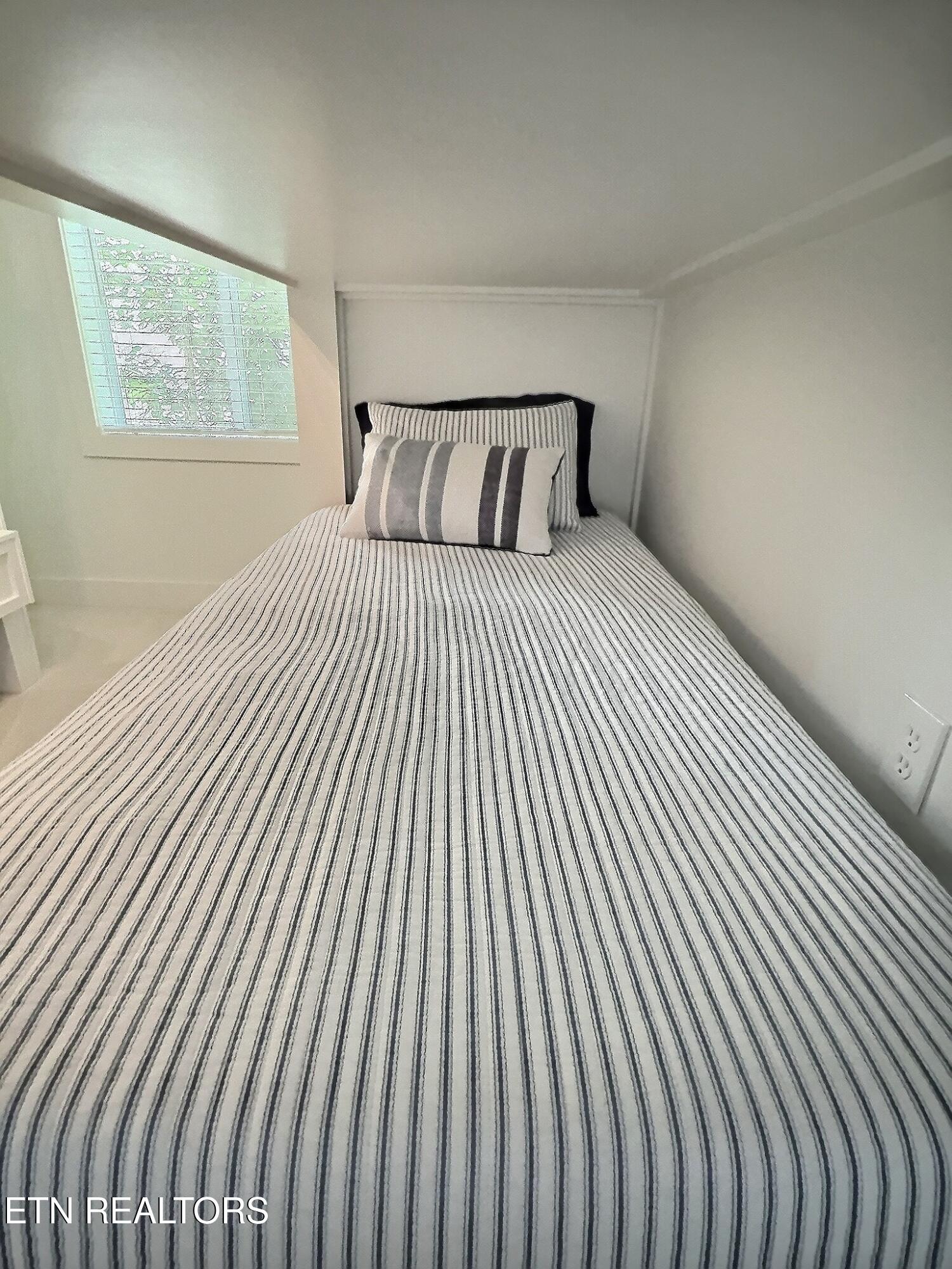 117 W Deer Hill Village Lane, LaFollette