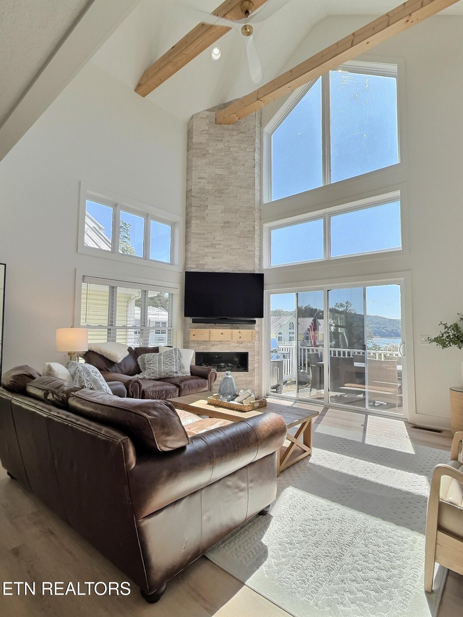 117 W Deer Hill Village Lane, LaFollette