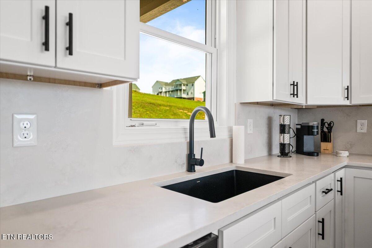 150 E Harbor View Lane, LaFollette