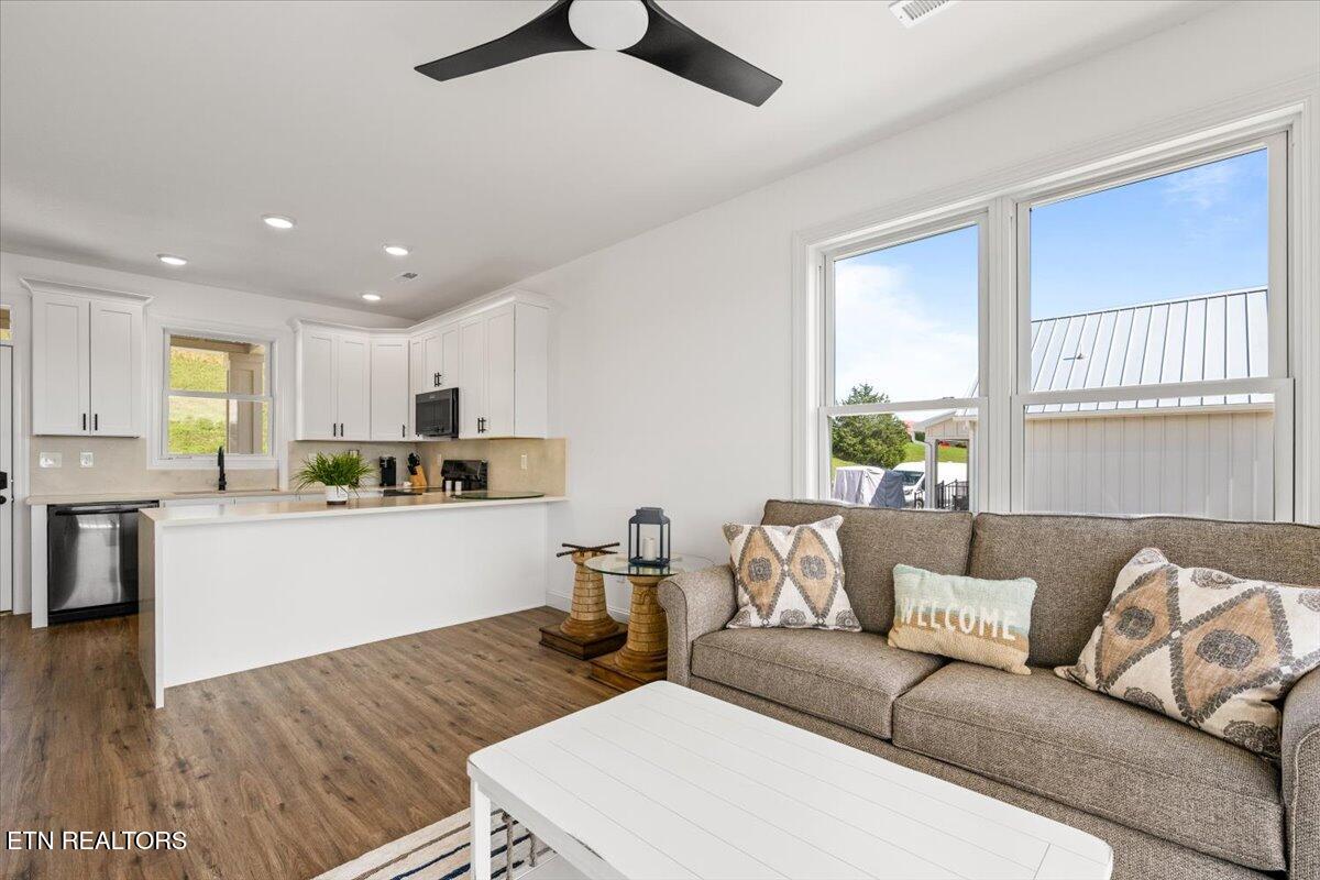 150 E Harbor View Lane, LaFollette