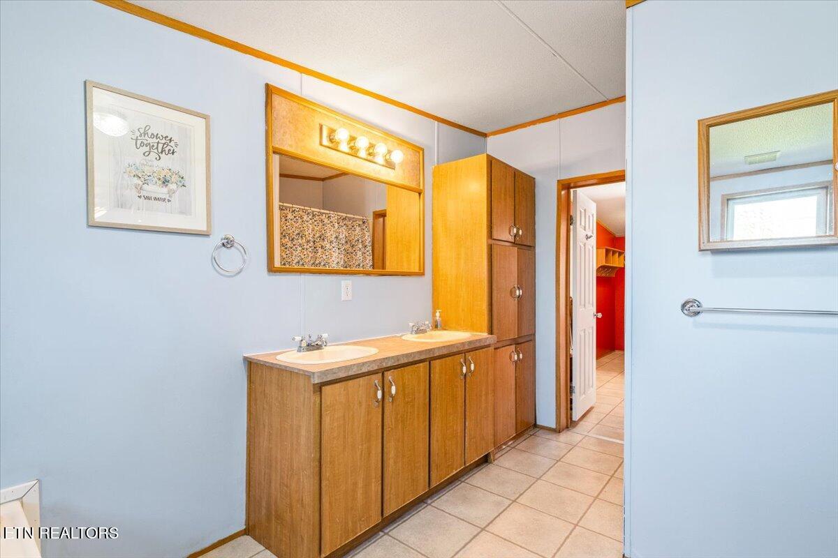 114 Myrtle Vinsant Lane, Jacksboro