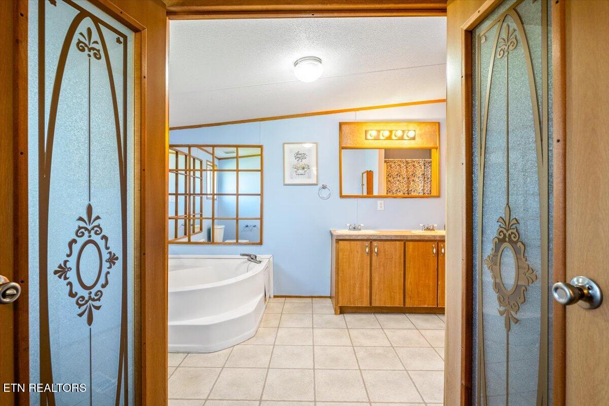 114 Myrtle Vinsant Lane, Jacksboro