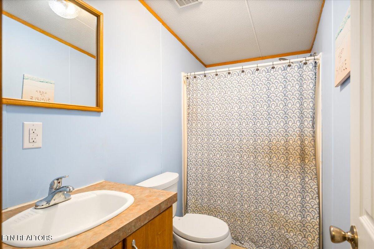 114 Myrtle Vinsant Lane, Jacksboro