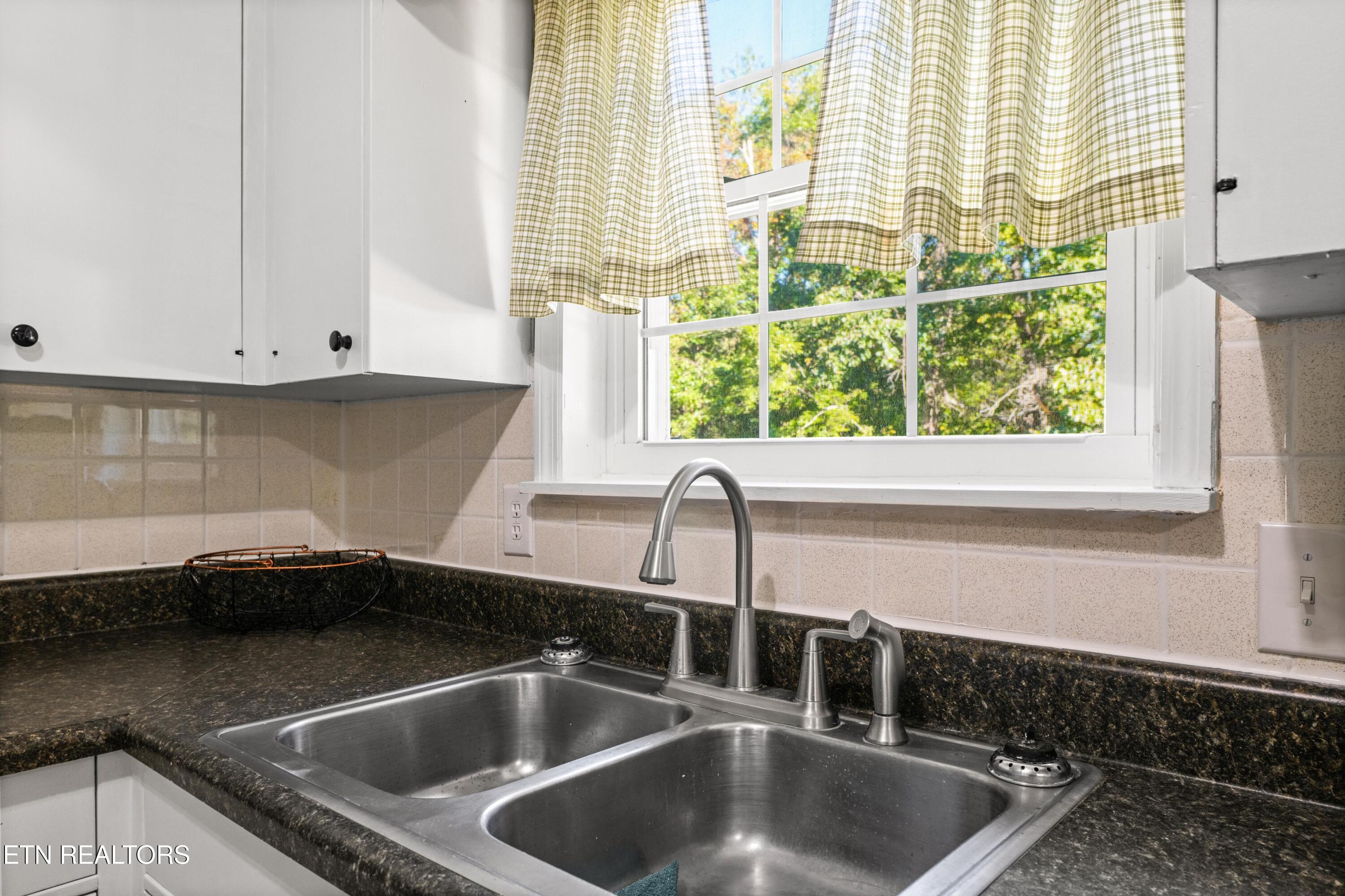 130 Pike Lane, Caryville