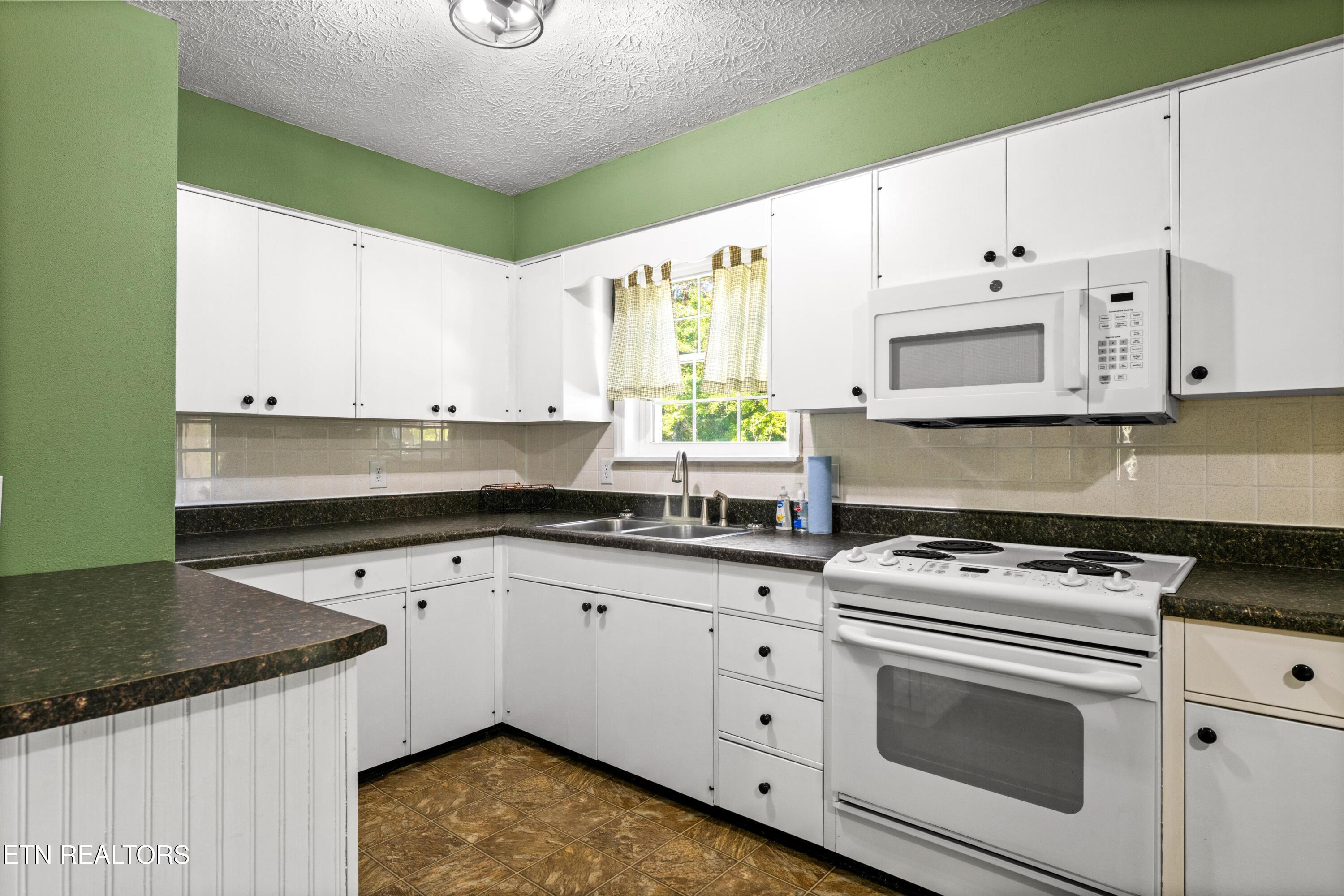 130 Pike Lane, Caryville