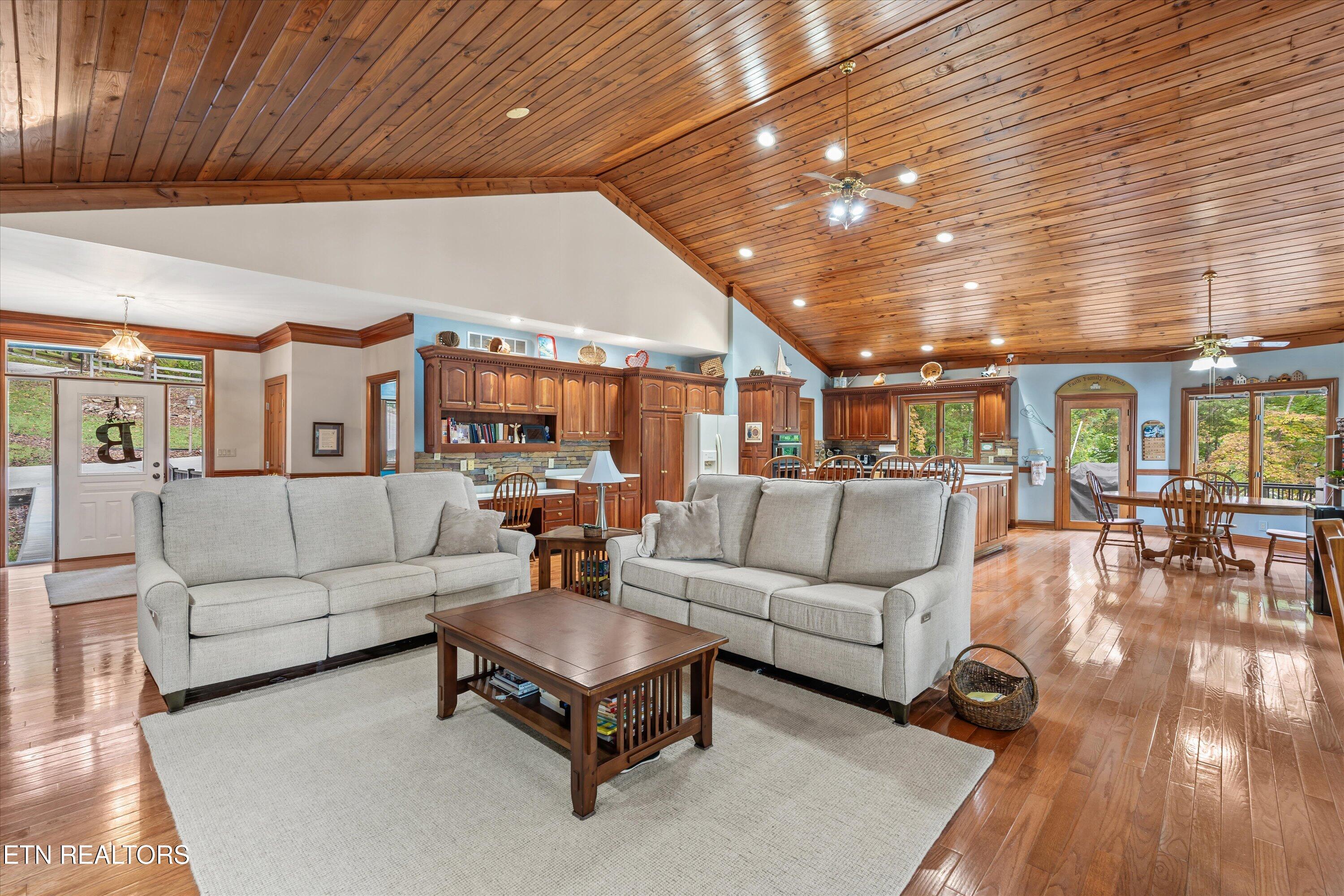 489 Fox Lake Lane, LaFollette