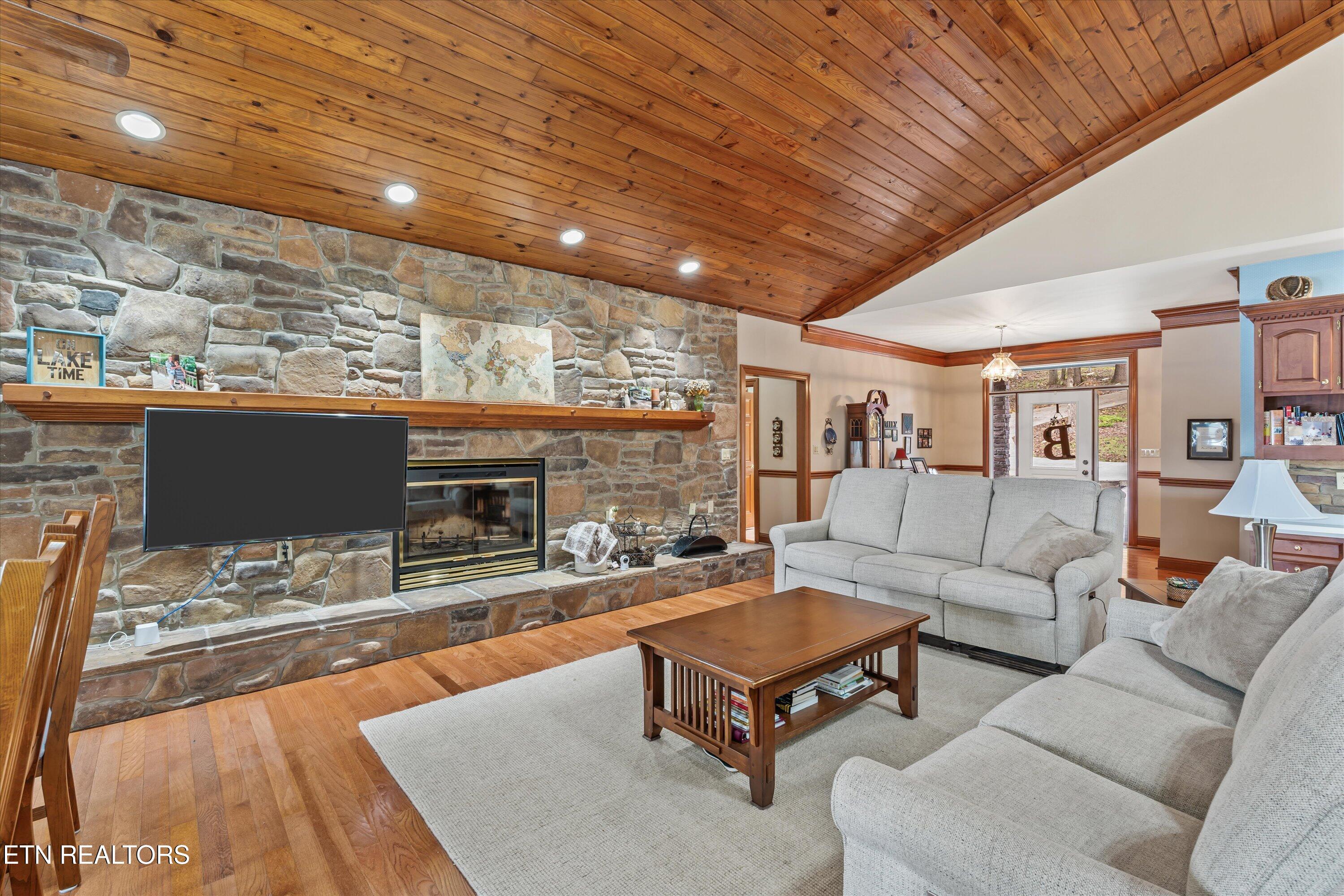 489 Fox Lake Lane, LaFollette