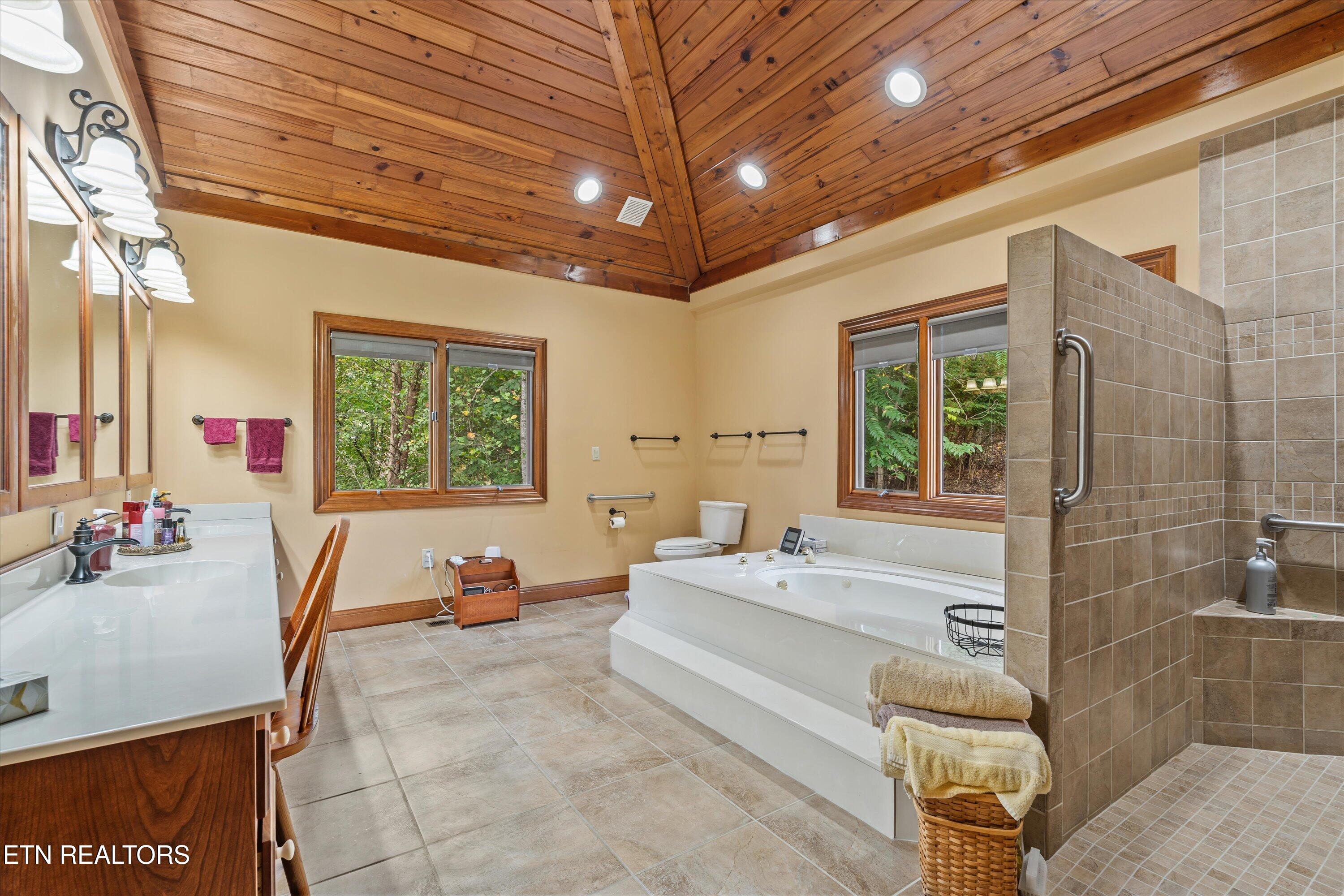 489 Fox Lake Lane, LaFollette