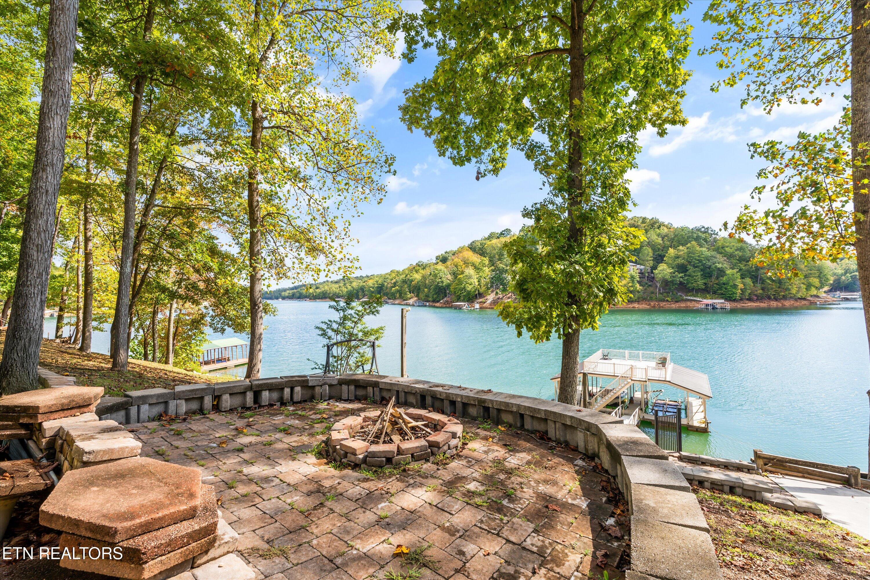 489 Fox Lake Lane, LaFollette