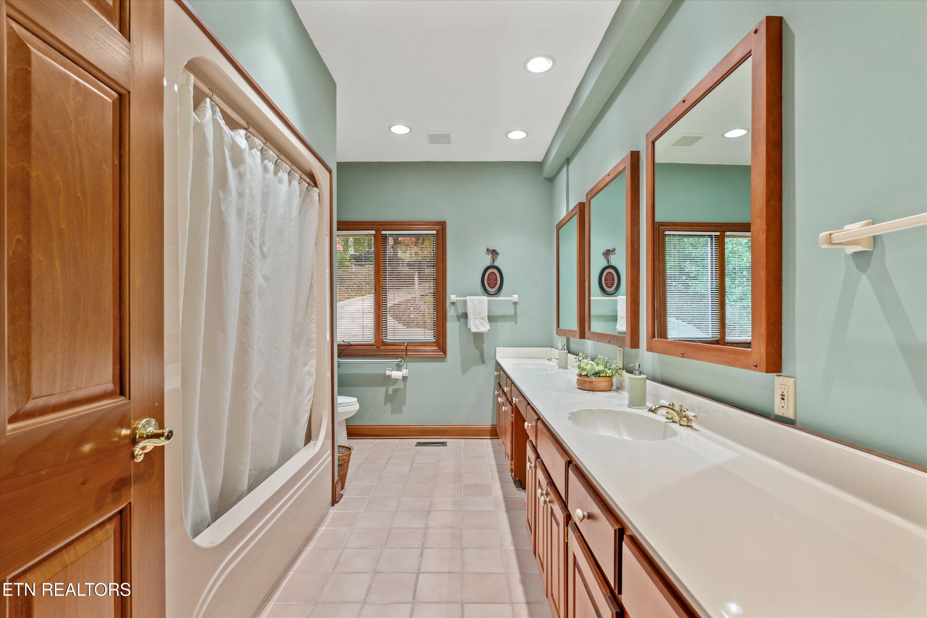 489 Fox Lake Lane, LaFollette