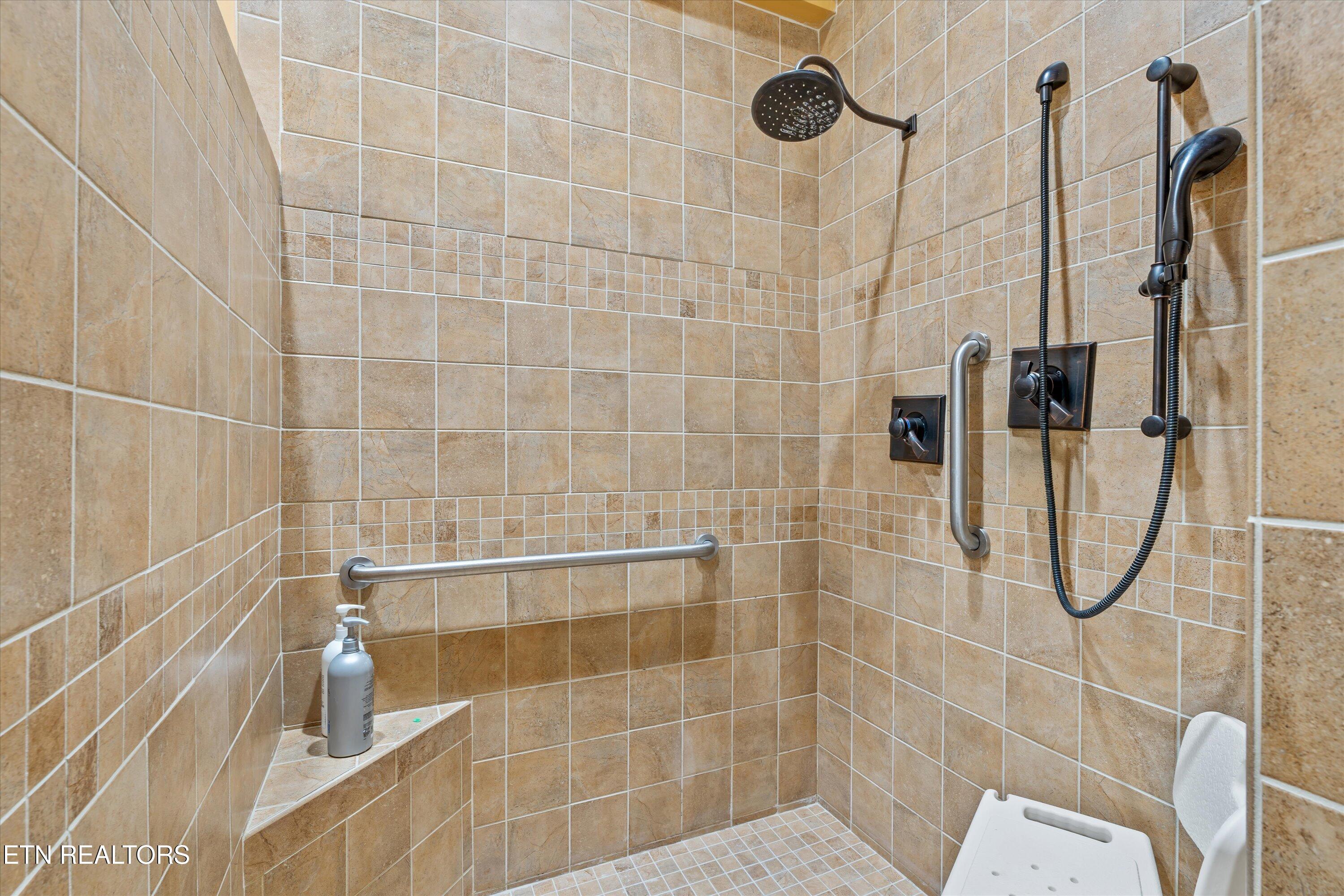 489 Fox Lake Lane, LaFollette