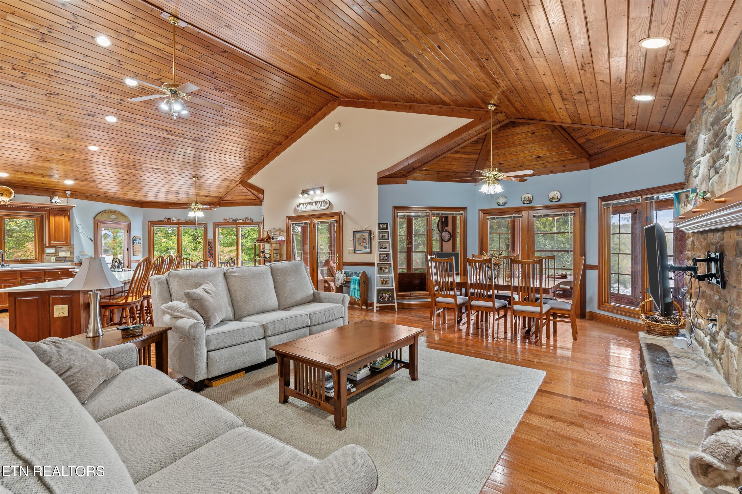 489 Fox Lake Lane, LaFollette