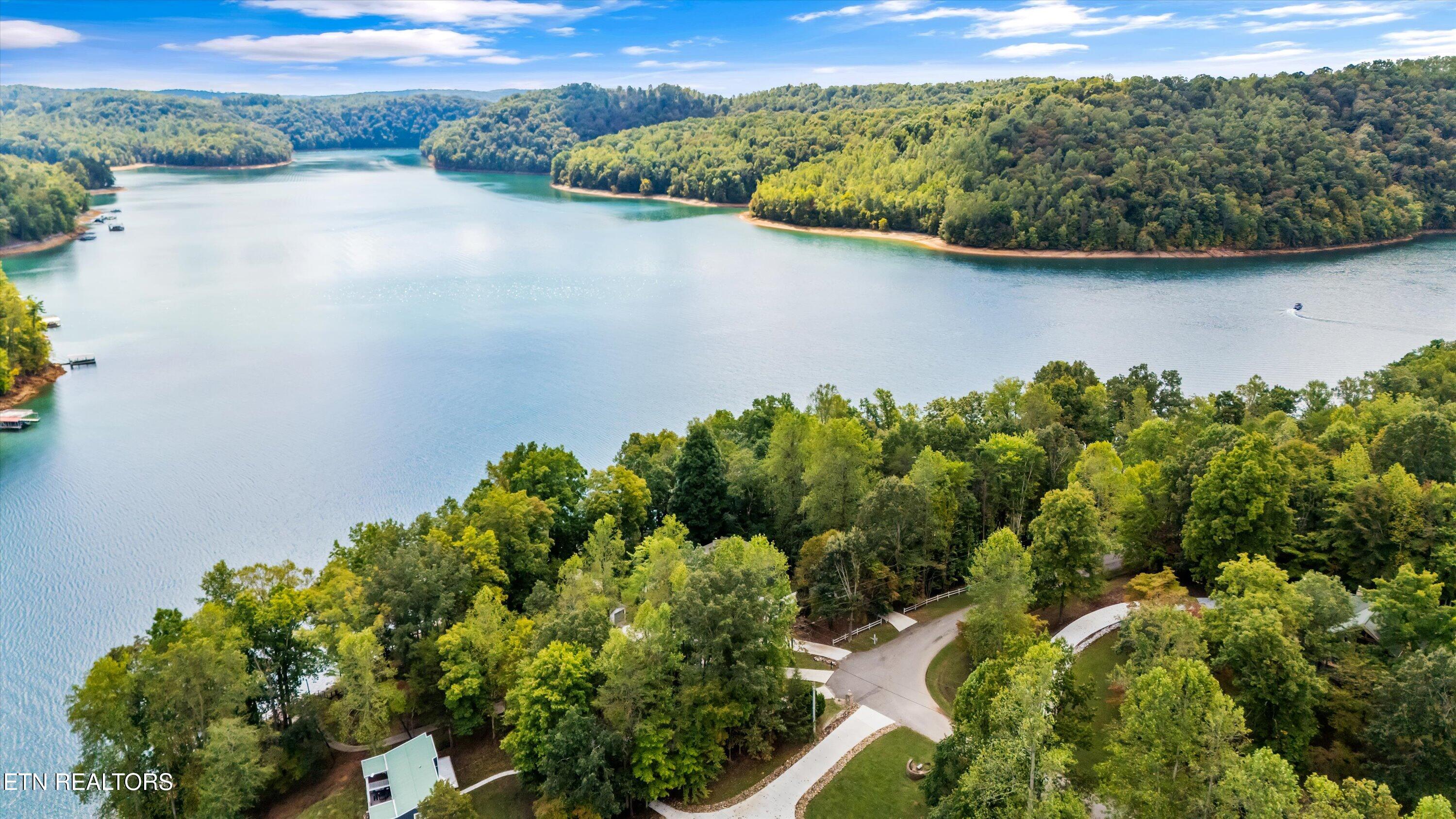 489 Fox Lake Lane, LaFollette