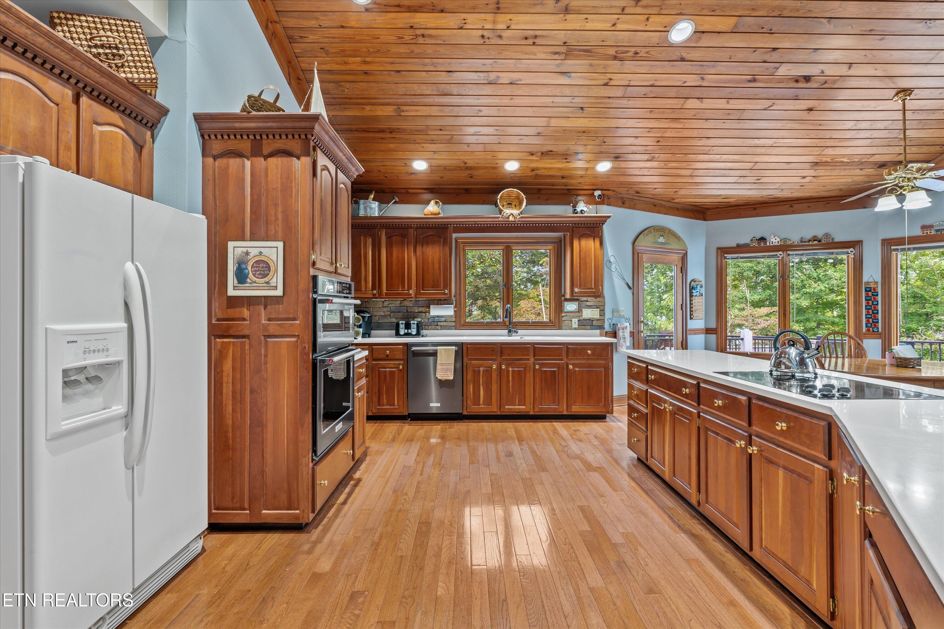 489 Fox Lake Lane, LaFollette