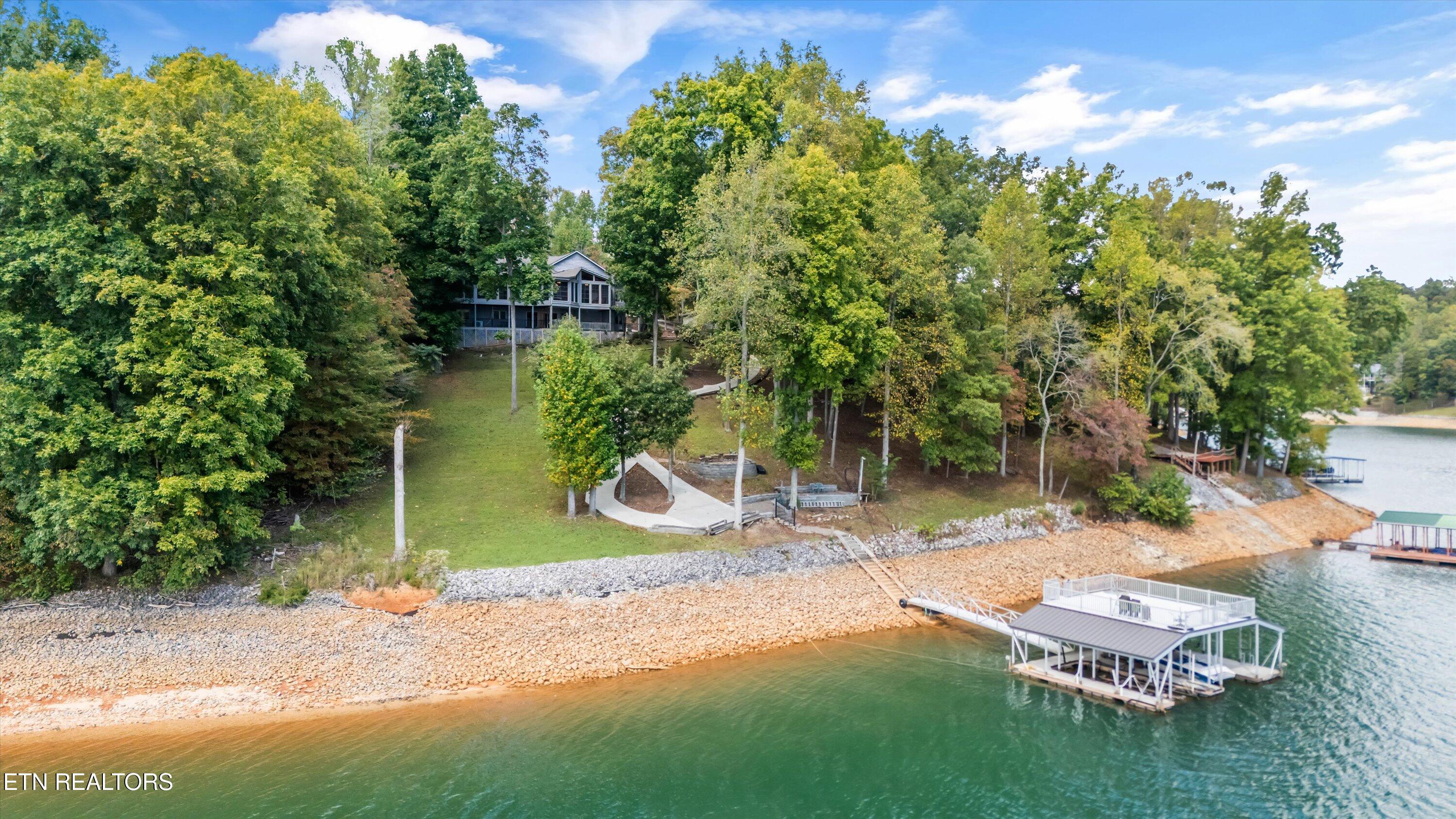 489 Fox Lake Lane, LaFollette