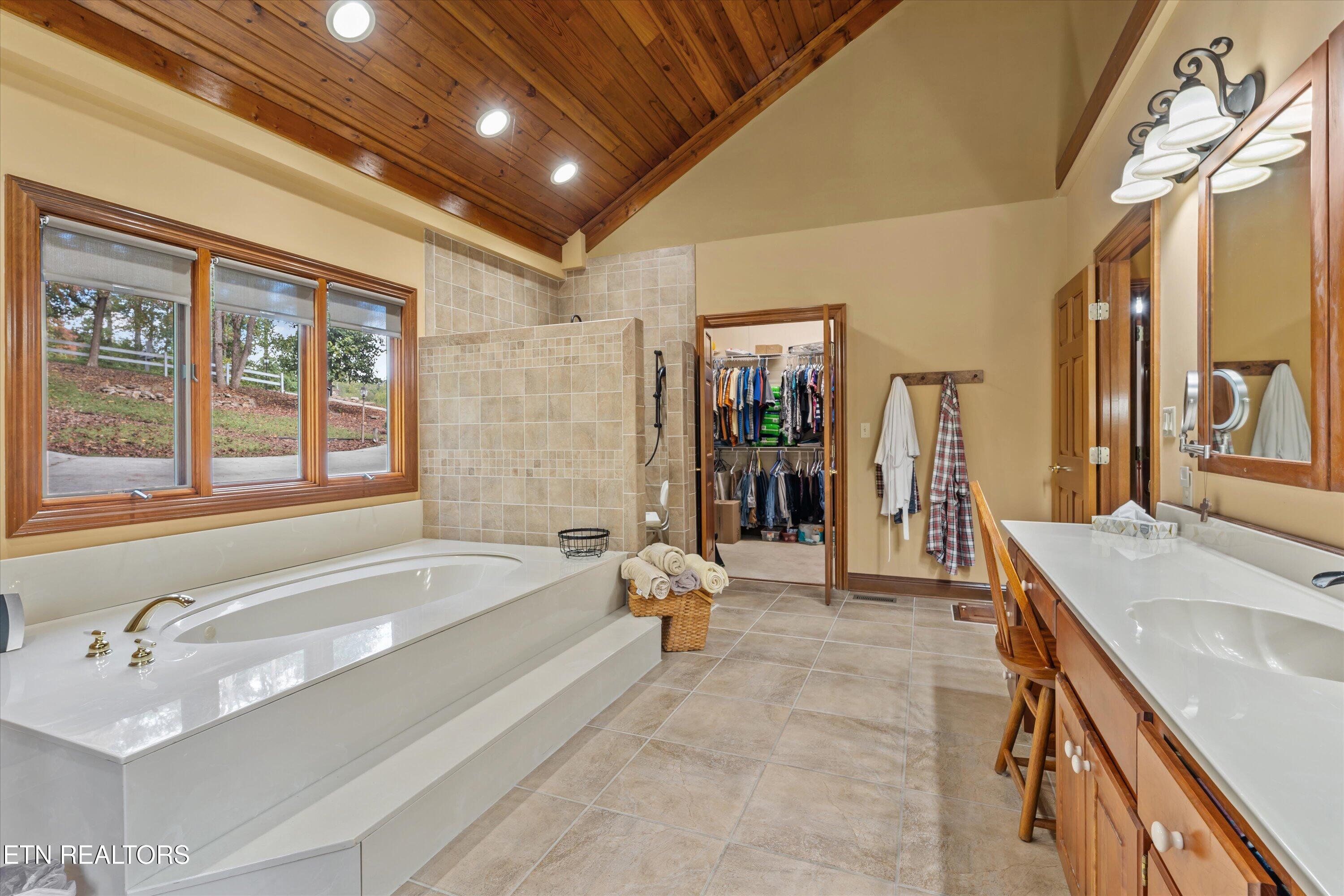 489 Fox Lake Lane, LaFollette