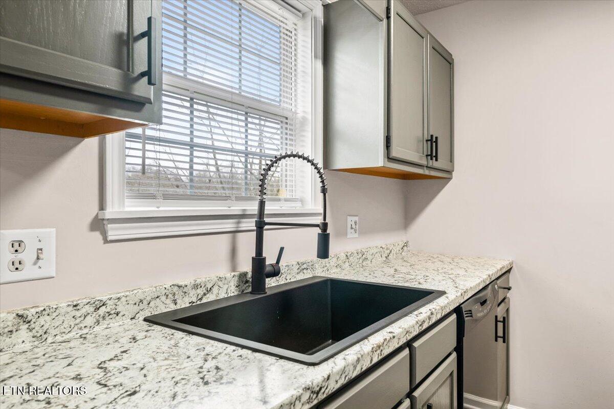 111 Jessica Lane, LaFollette
