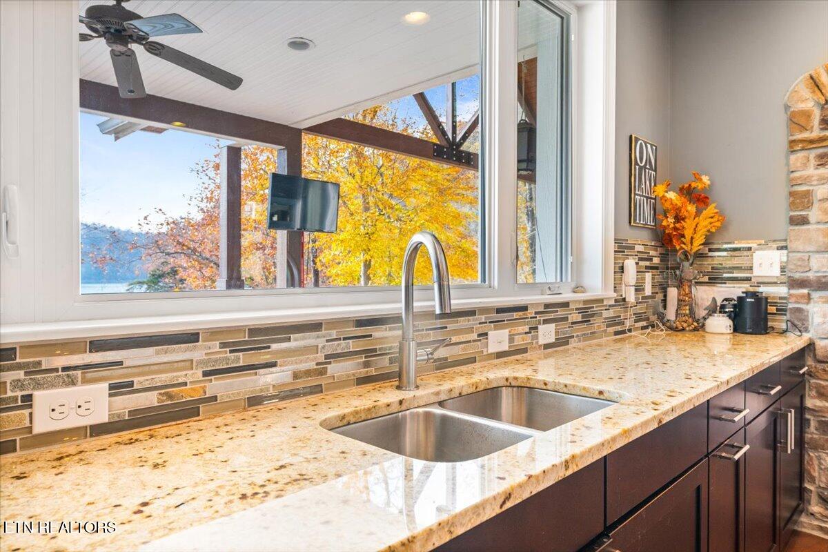 493 Bankwood Lane, LaFollette