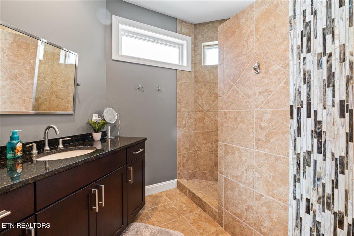 493 Bankwood Lane, LaFollette