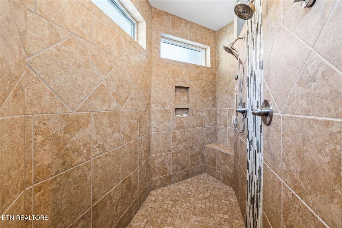 493 Bankwood Lane, LaFollette