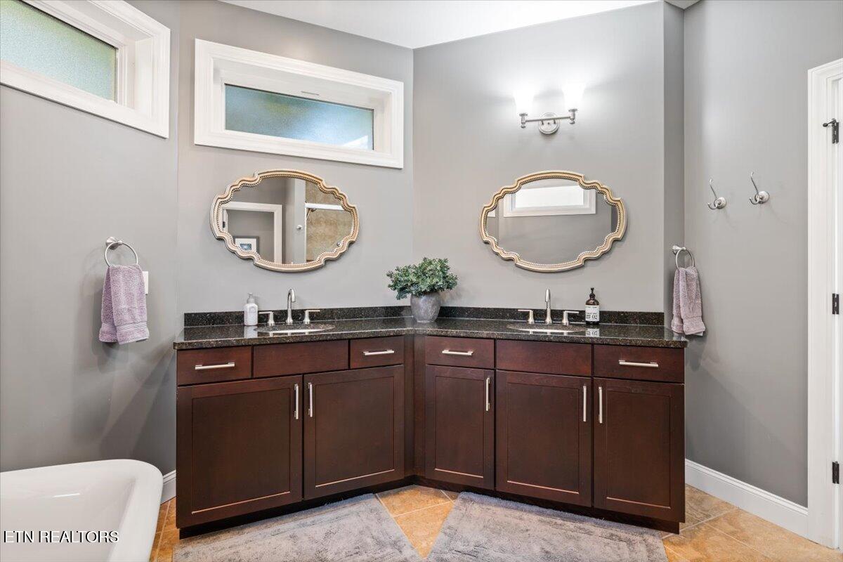 493 Bankwood Lane, LaFollette