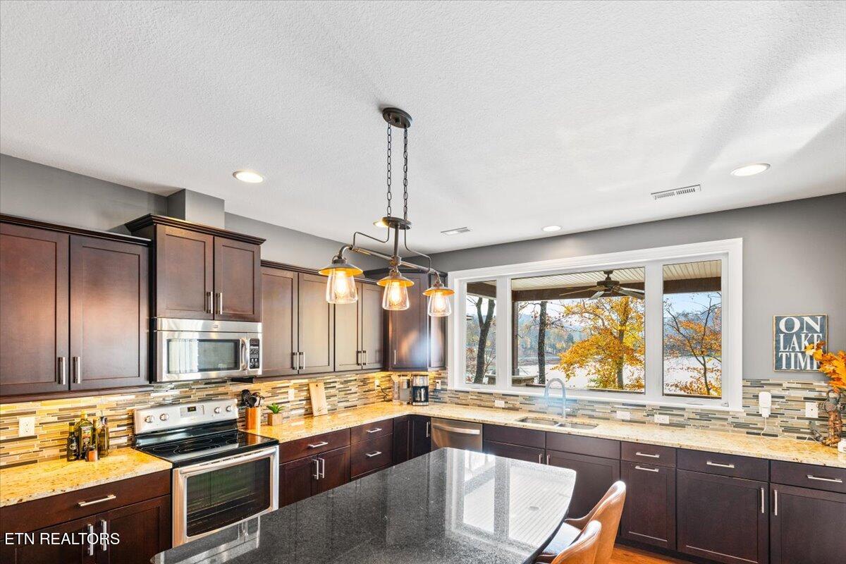 493 Bankwood Lane, LaFollette