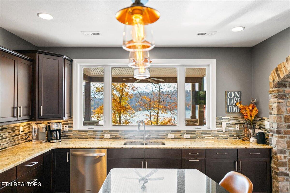 493 Bankwood Lane, LaFollette