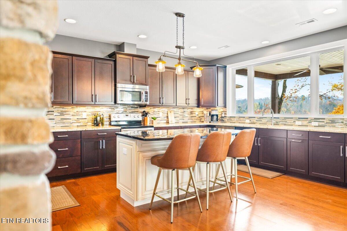 493 Bankwood Lane, LaFollette