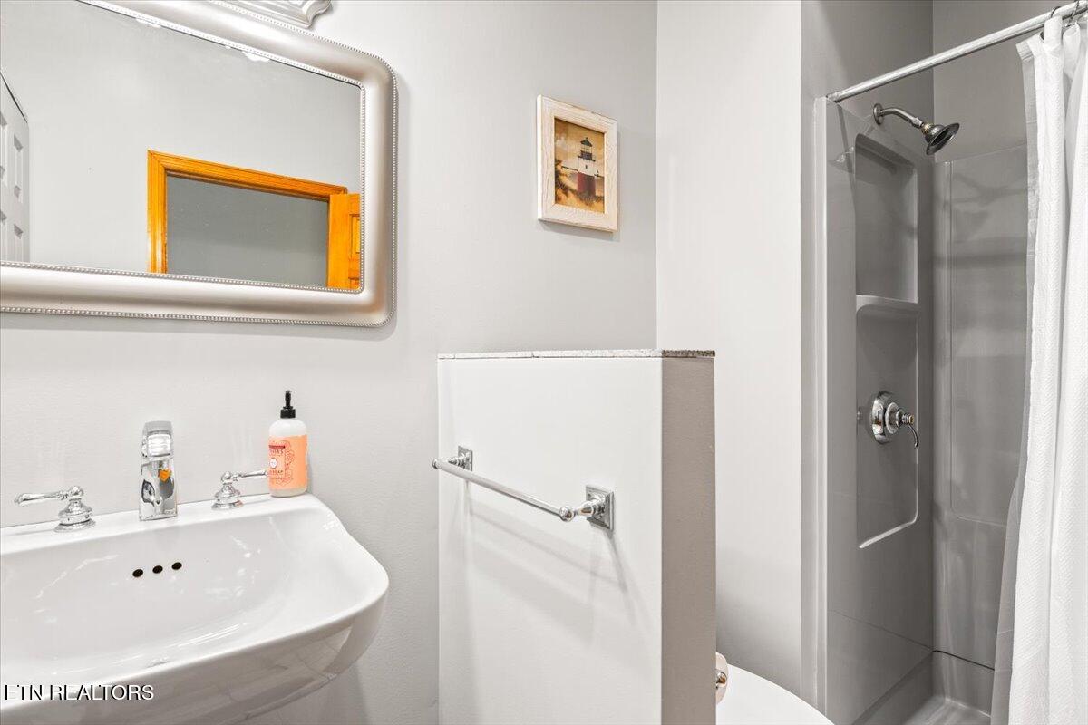 128 Fox Lane, LaFollette