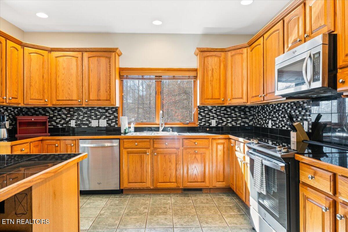 128 Fox Lane, LaFollette