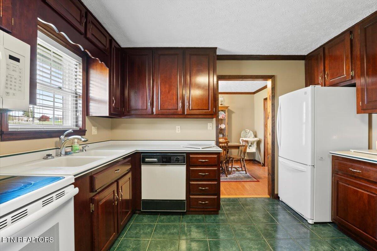 121 E Village Circle, LaFollette